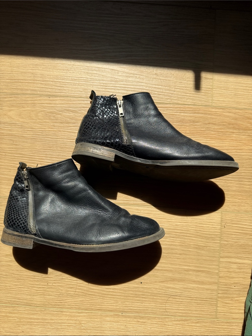 Women's Black Leather Side-Zip Ankle Booties made in Portugal - size 37